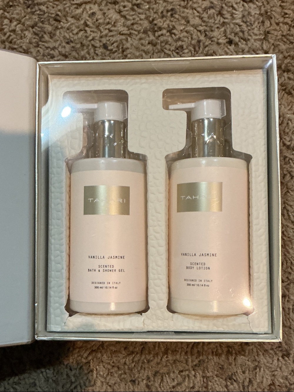 Tahari Vanilla Jasmine Scented Bath & Body Set